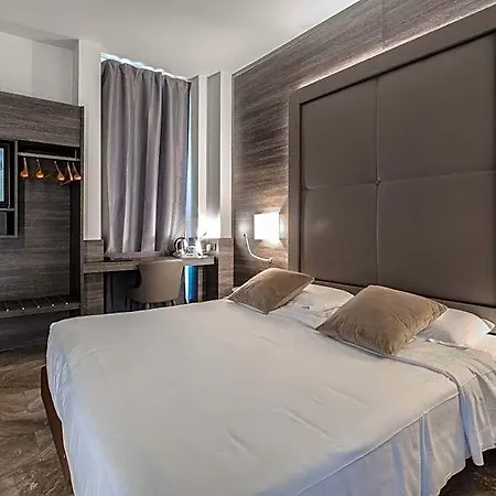 Canova Hotel 3*