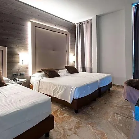 Canova 3* Milaan