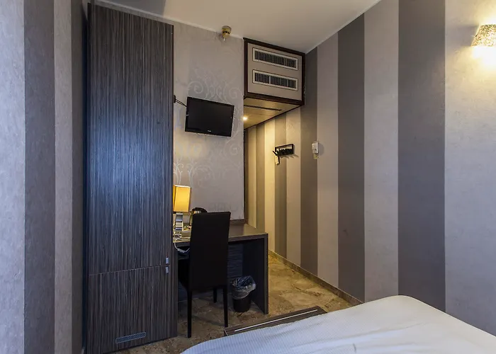 卡诺瓦酒店 3* 米兰