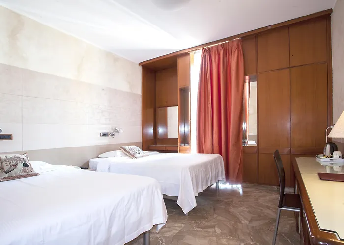 酒店 卡诺瓦酒店 3*