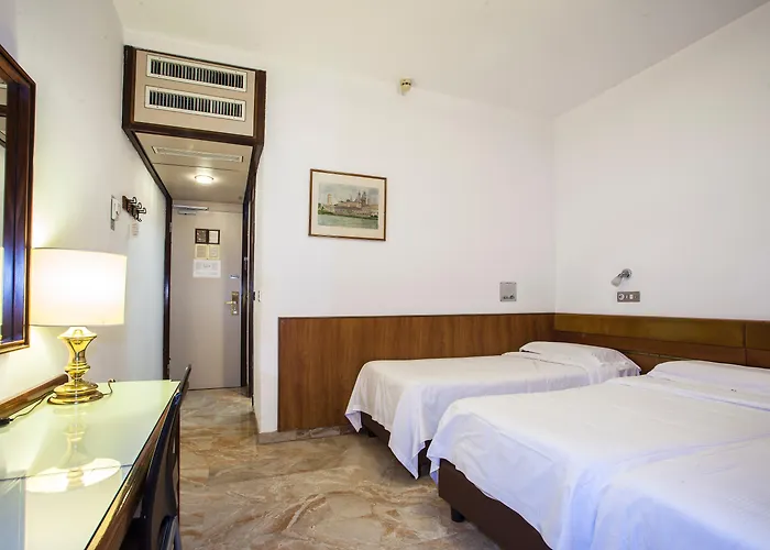 卡诺瓦酒店 酒店