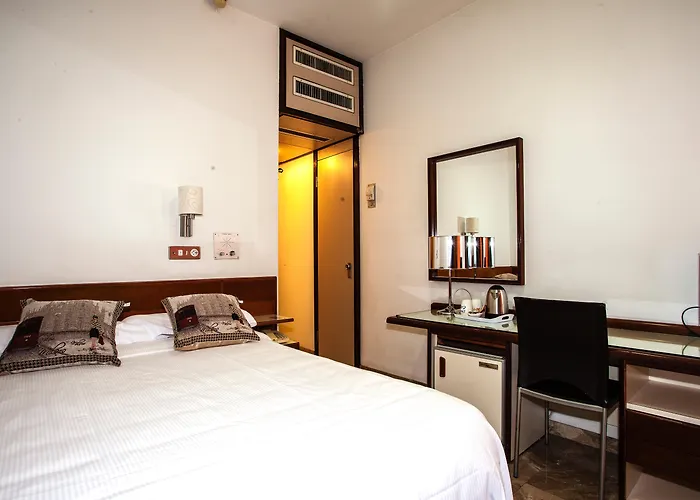 卡诺瓦酒店 酒店