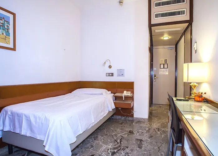 卡诺瓦酒店 酒店