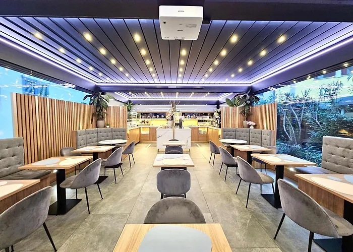 卡诺瓦酒店 酒店 3*