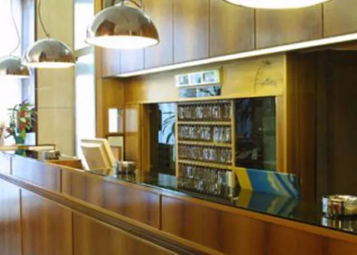 卡诺瓦酒店 酒店