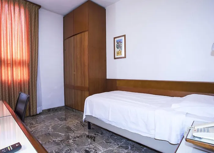 卡诺瓦酒店 米兰