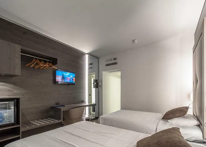 卡诺瓦酒店 酒店