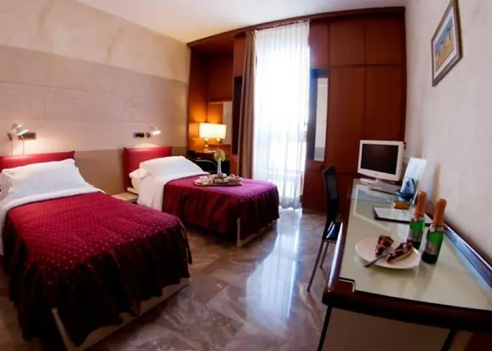 Canova 3* Μιλάνο